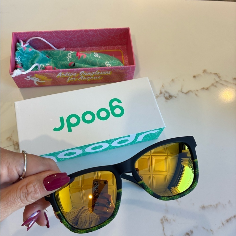 Goodr clash of the tartans sunglasses new inbox